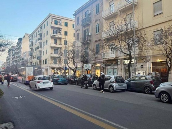 negozio in affitto a Palermo in zona Politeama
