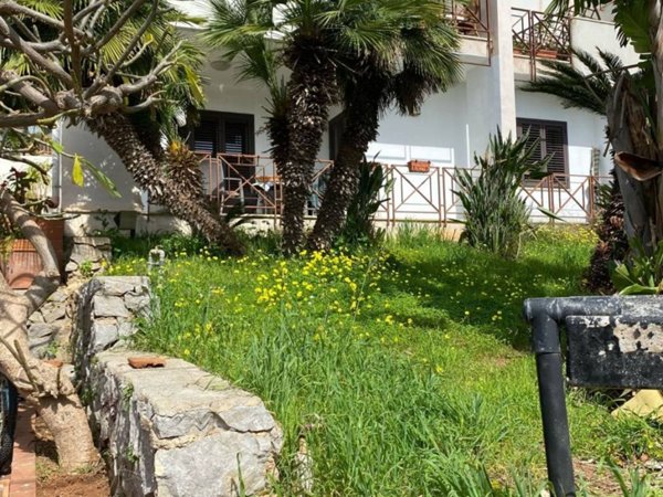 casa indipendente in affitto a Palermo in zona Mondello