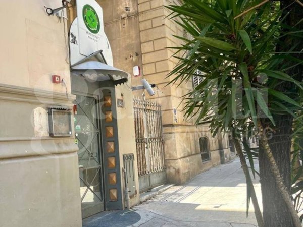 negozio in affitto a Palermo in zona Politeama