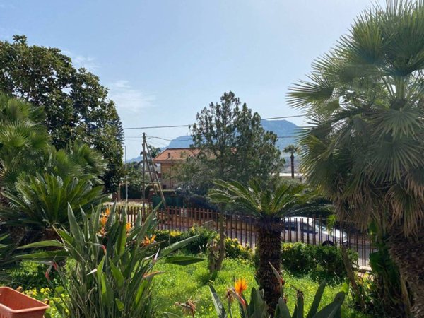 casa indipendente in affitto a Palermo in zona Mondello