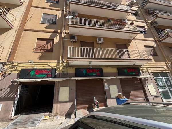 negozio in affitto a Palermo in zona Malaspina/Palagonia
