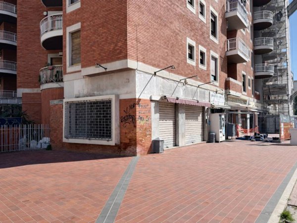 negozio in affitto a Palermo in zona Libertà