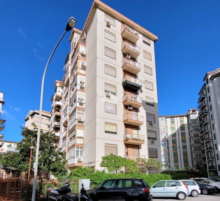 appartamento in affitto a Palermo in zona Montegrappa / Santa Rosalia