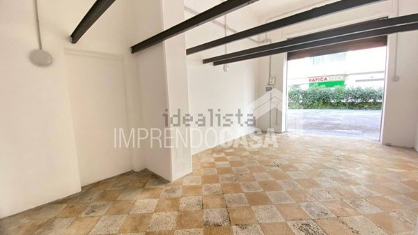 locale commerciale in affitto a Palermo in zona Politeama