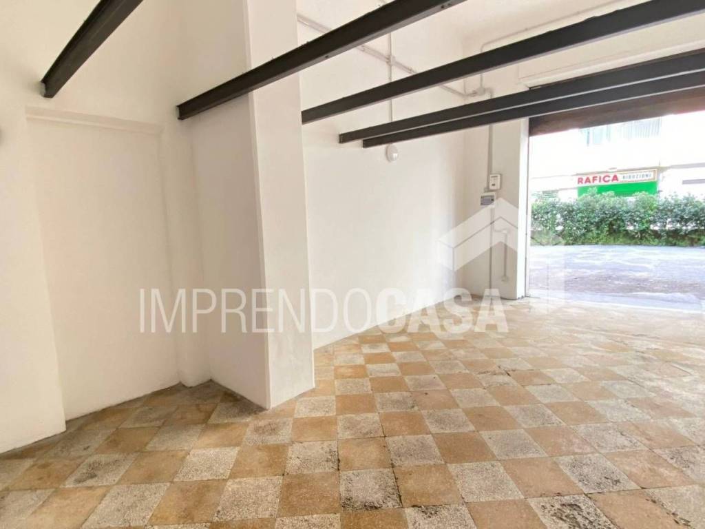 negozio in affitto a Palermo in zona Politeama