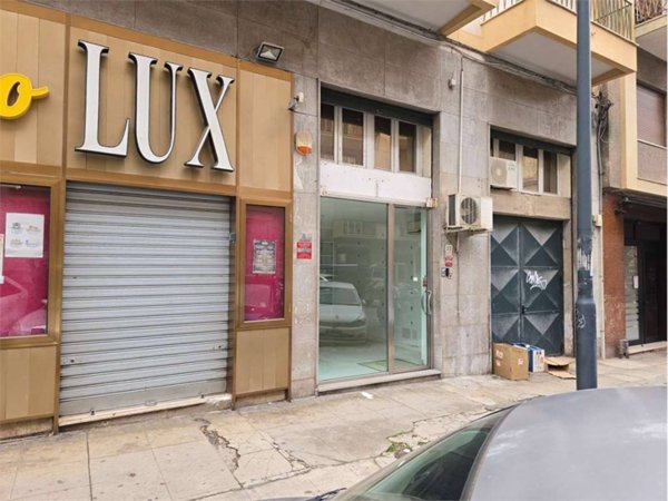 negozio in affitto a Palermo in zona Politeama