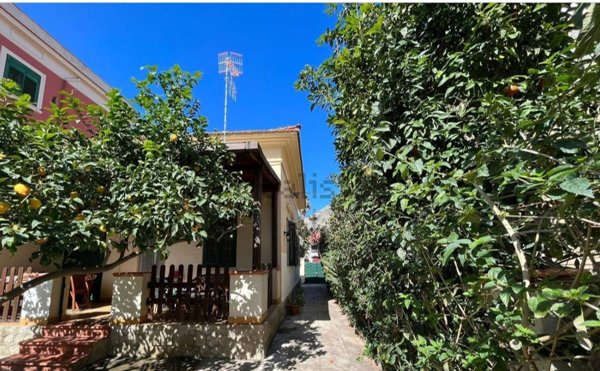 casa indipendente in affitto a Palermo in zona Mondello