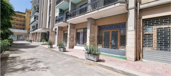 locale commerciale in affitto a Palermo in zona Uditore