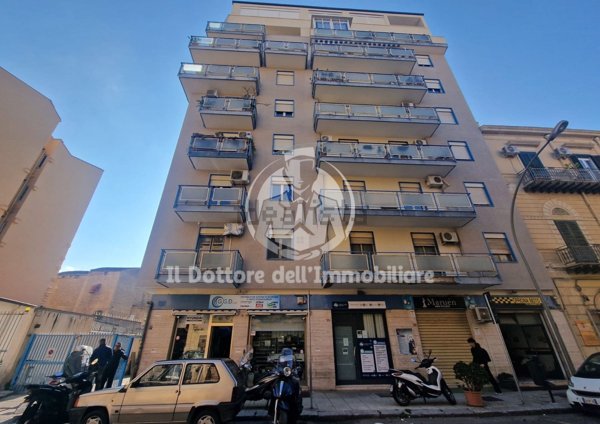 locale commerciale in affitto a Palermo in zona Calatafimi / Cuba