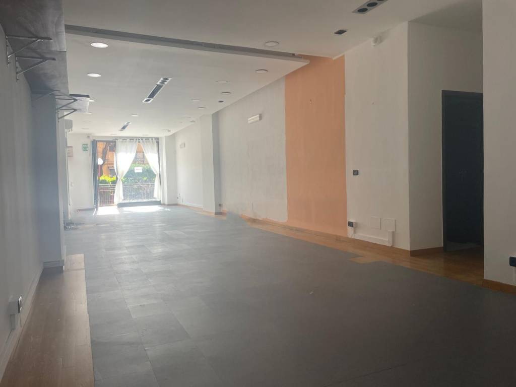 negozio in affitto a Palermo in zona Calatafimi / Cuba