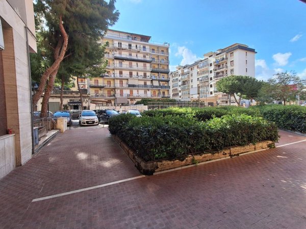 locale commerciale in affitto a Palermo