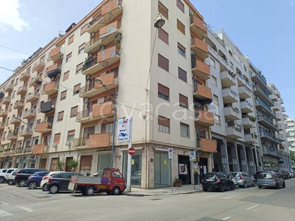 negozio in affitto a Palermo in zona Libertà