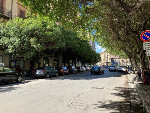 negozio in affitto a Palermo in zona Libertà