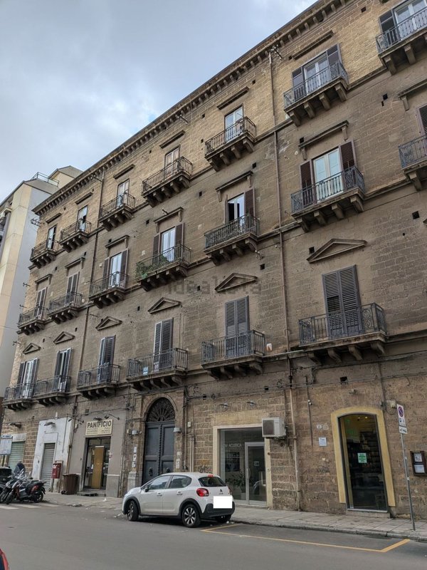 ufficio in affitto a Palermo in zona Politeama