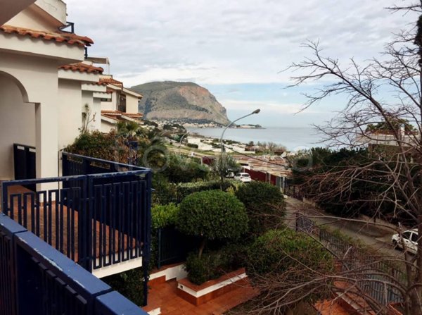 casa indipendente in affitto a Palermo in zona Addaura