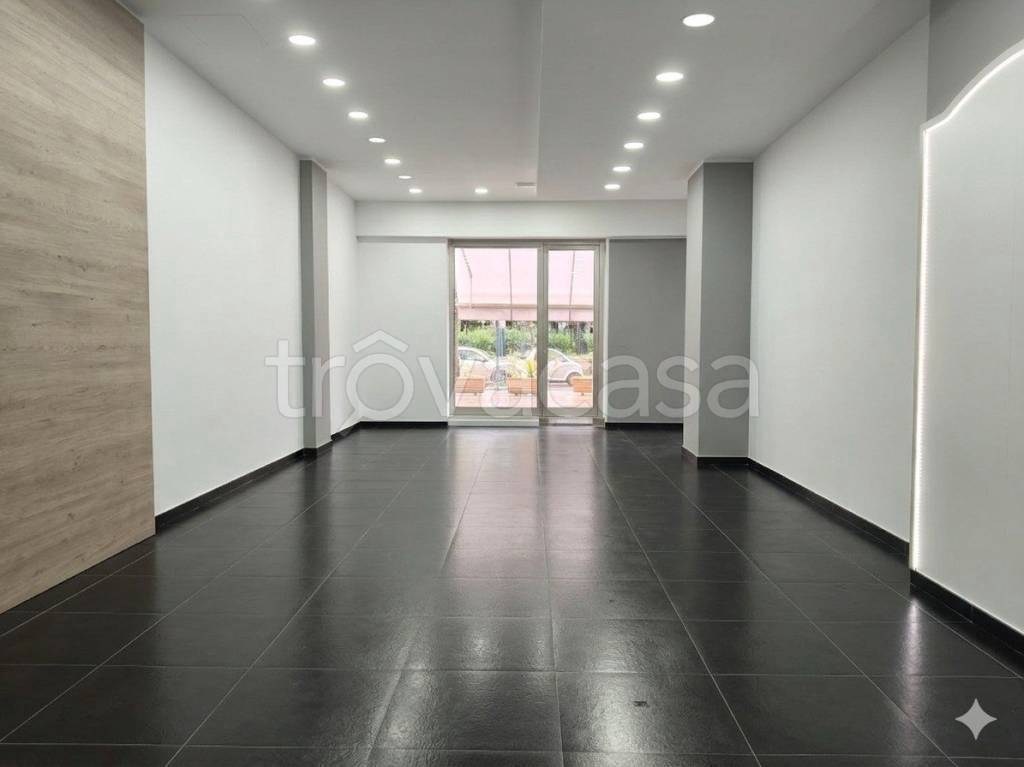 negozio in affitto a Palermo in zona Libertà