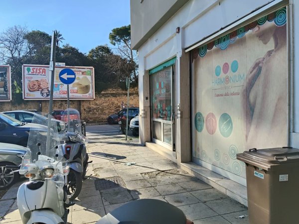 negozio in affitto a Palermo in zona Politeama