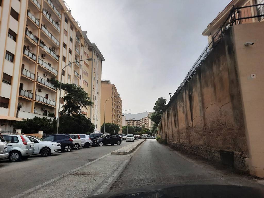 locale commerciale in affitto a Palermo in zona Calatafimi / Cuba