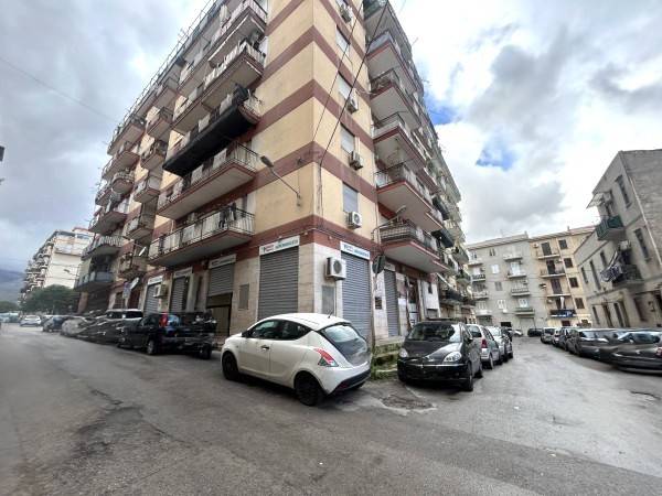 negozio in affitto a Palermo in zona Malaspina/Palagonia