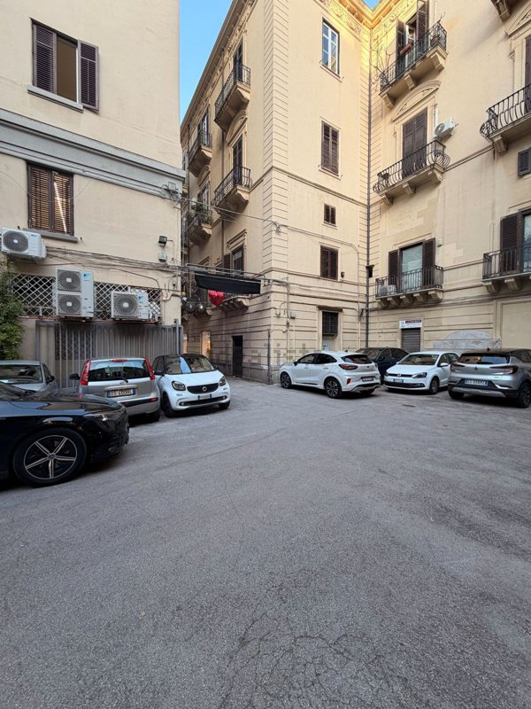 locale commerciale in affitto a Palermo in zona Libertà