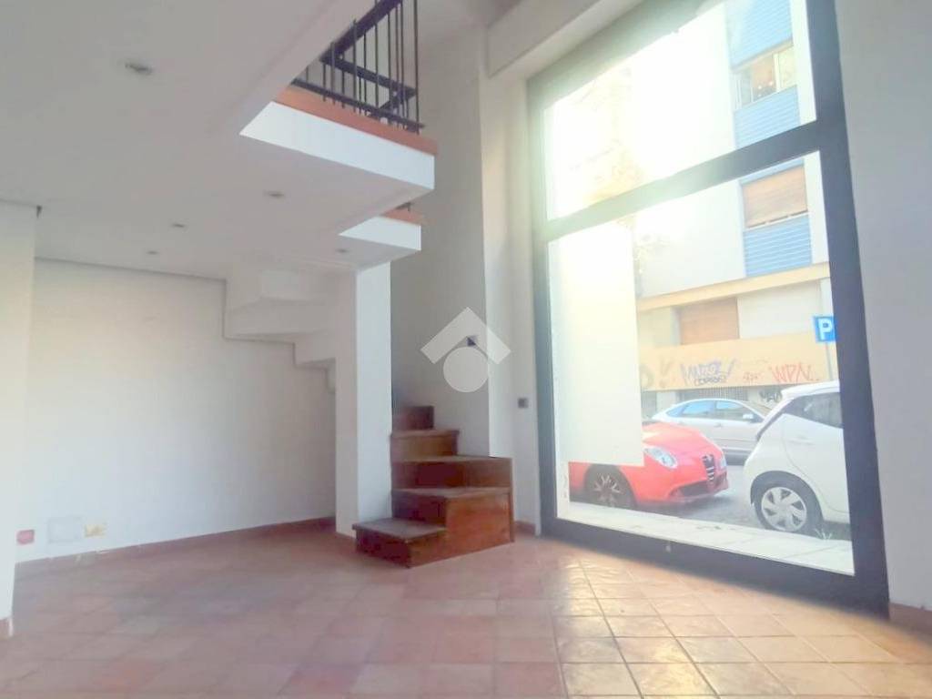 negozio in affitto a Palermo in zona Libertà