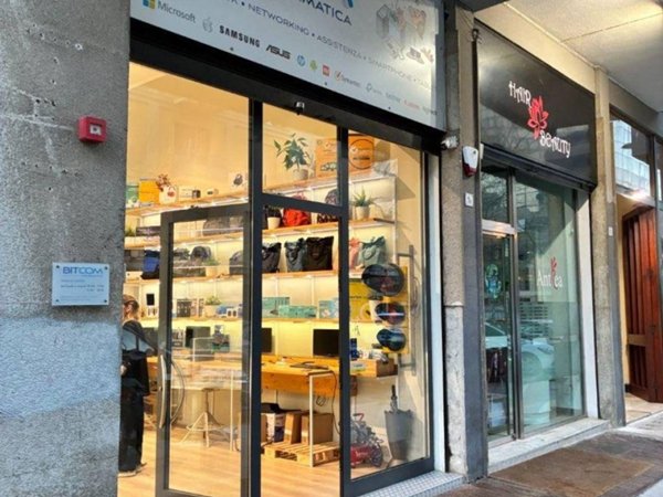 negozio in affitto a Palermo in zona Libertà