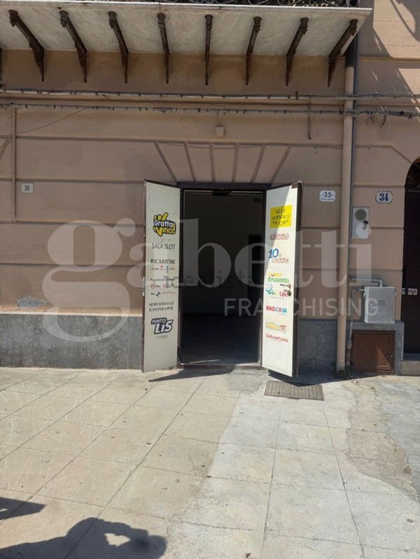 negozio in affitto a Palermo in zona Arenella/Vergine Maria
