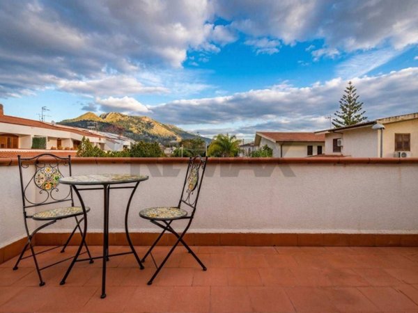 casa indipendente in affitto a Palermo in zona Mondello