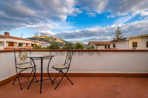 casa indipendente in affitto a Palermo in zona Mondello