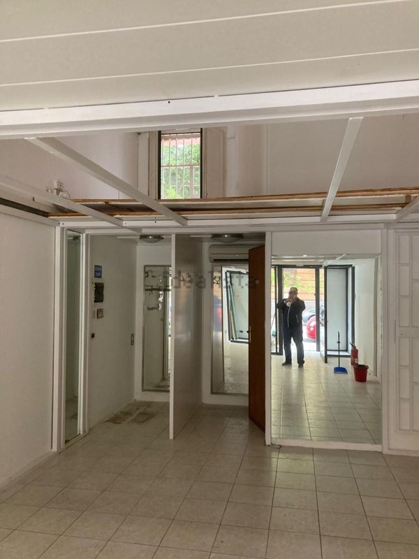 negozio in affitto a Palermo in zona Libertà