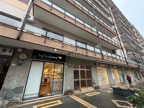 locale commerciale in affitto a Palermo