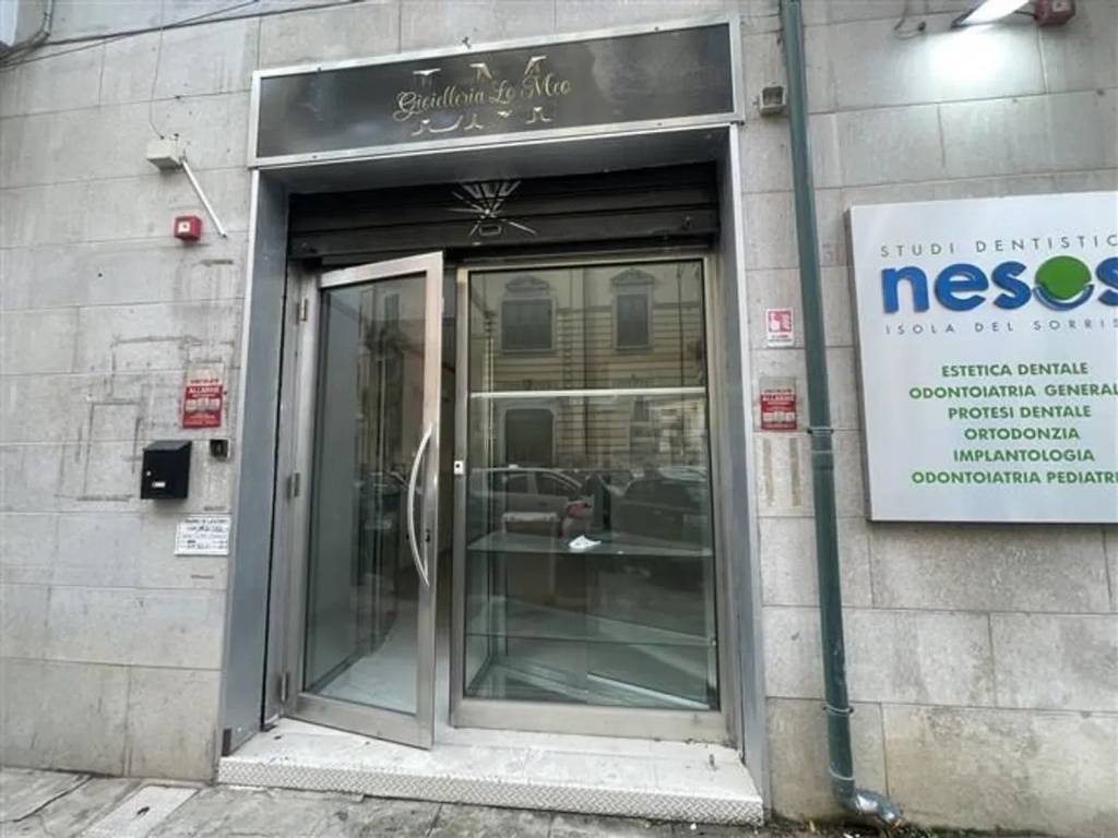 negozio in affitto a Palermo in zona Libertà