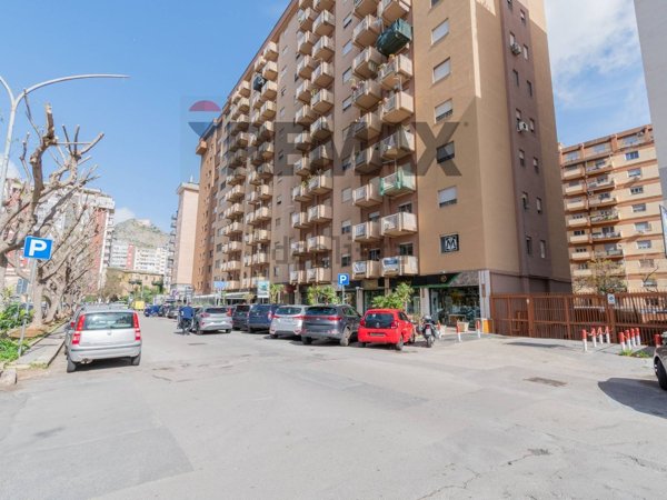 locale commerciale in affitto a Palermo in zona Libertà