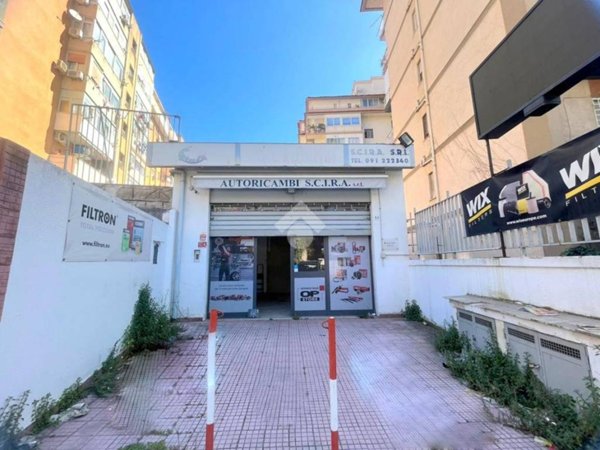 negozio in affitto a Palermo in zona Libertà