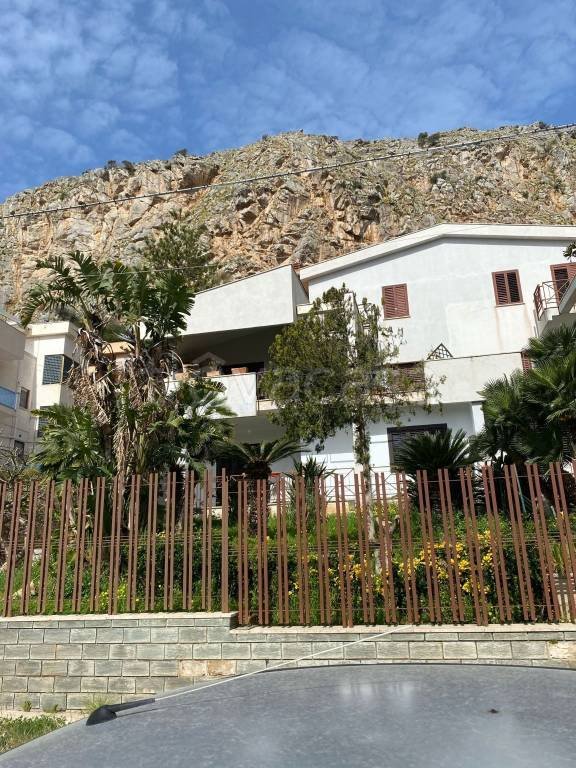 casa indipendente in affitto a Palermo in zona Mondello