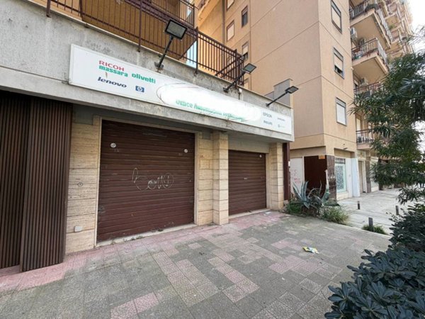negozio in affitto a Palermo in zona Politeama