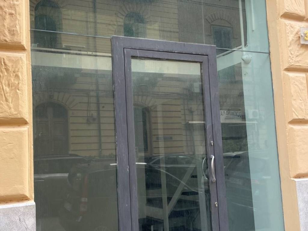 negozio in affitto a Palermo in zona Politeama