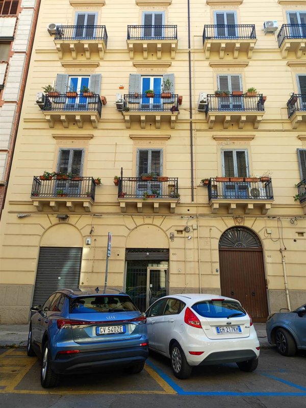 negozio in affitto a Palermo in zona Politeama