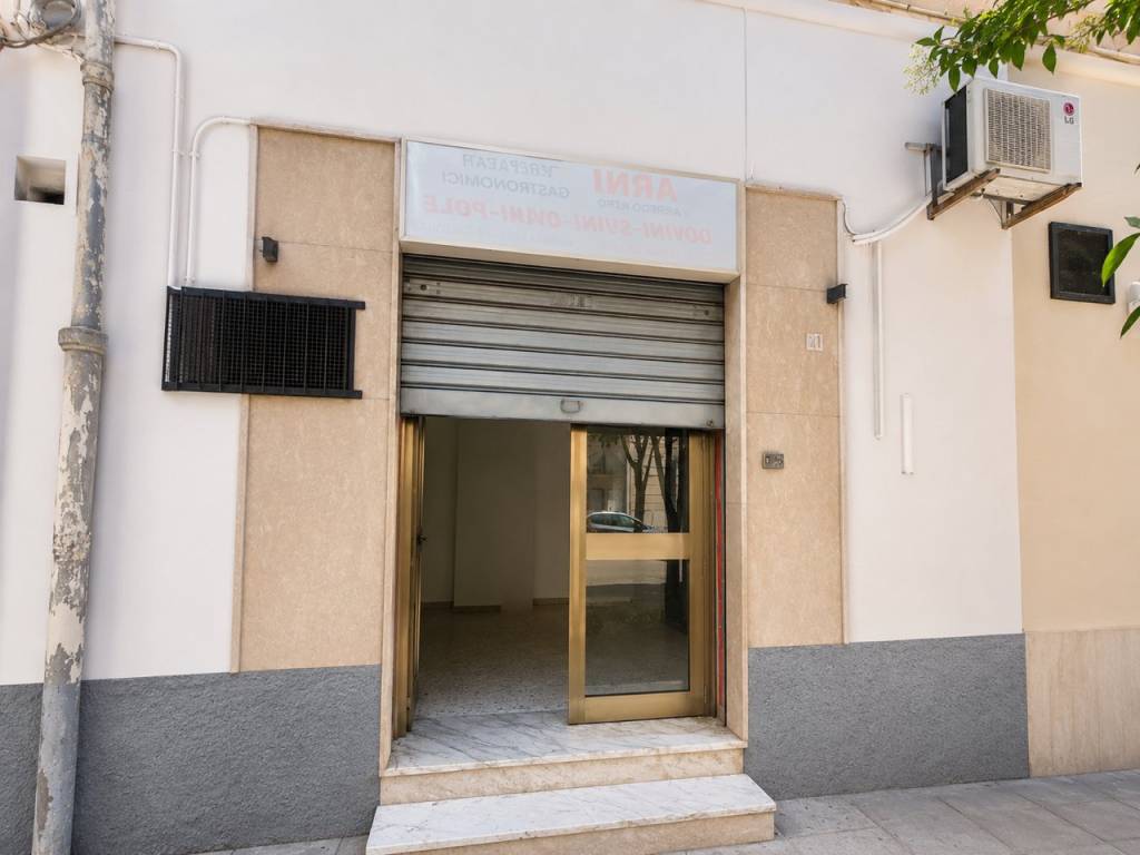 negozio in affitto a Palermo in zona Libertà