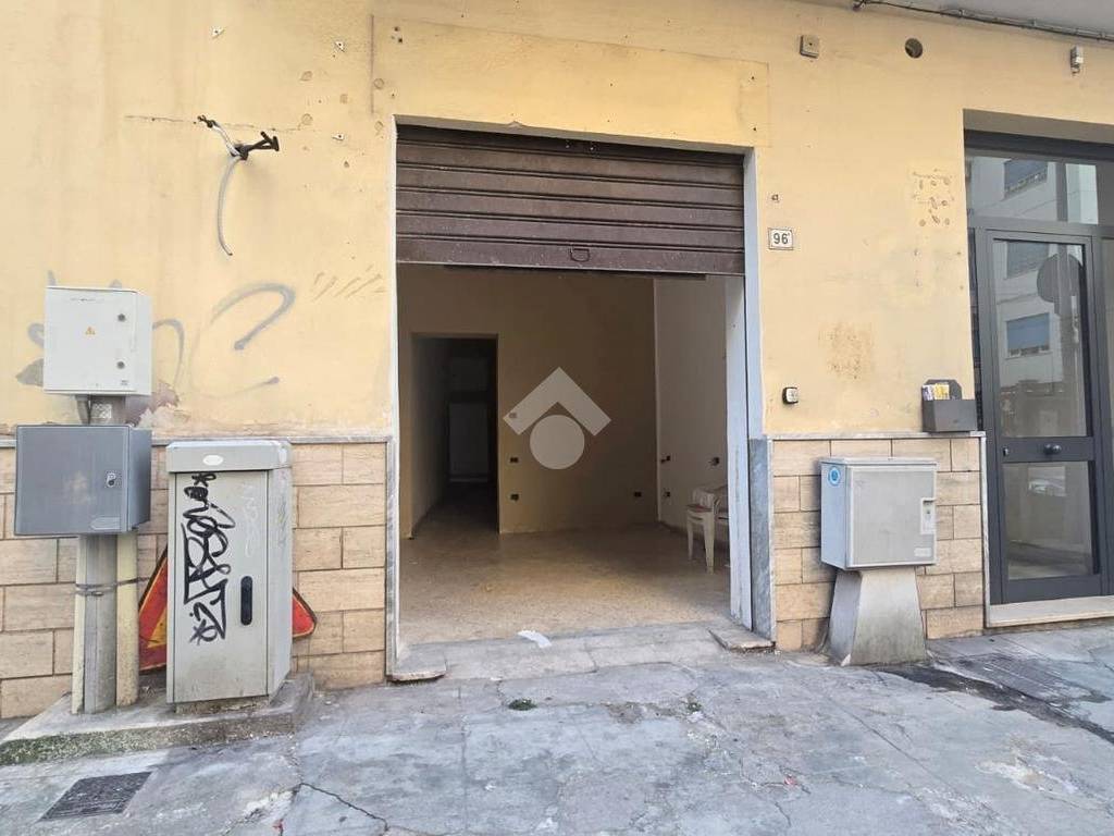 negozio in affitto a Palermo in zona Malaspina/Palagonia