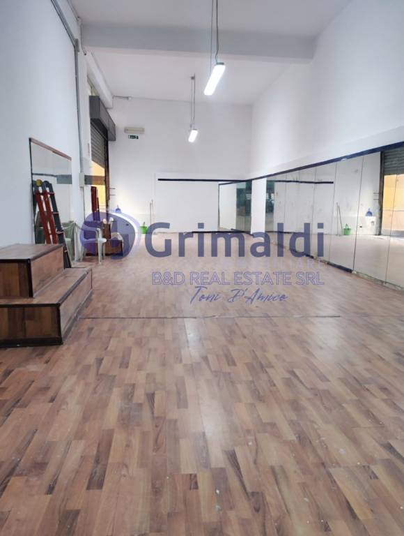 locale commerciale in affitto a Palermo