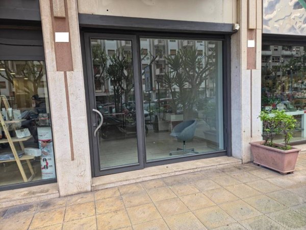 negozio in affitto a Palermo in zona Libertà