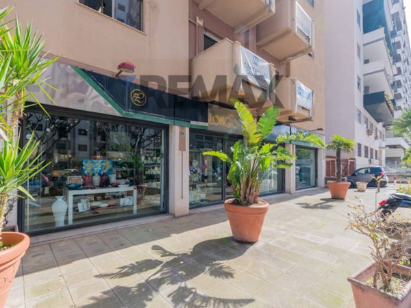 negozio in affitto a Palermo in zona Politeama