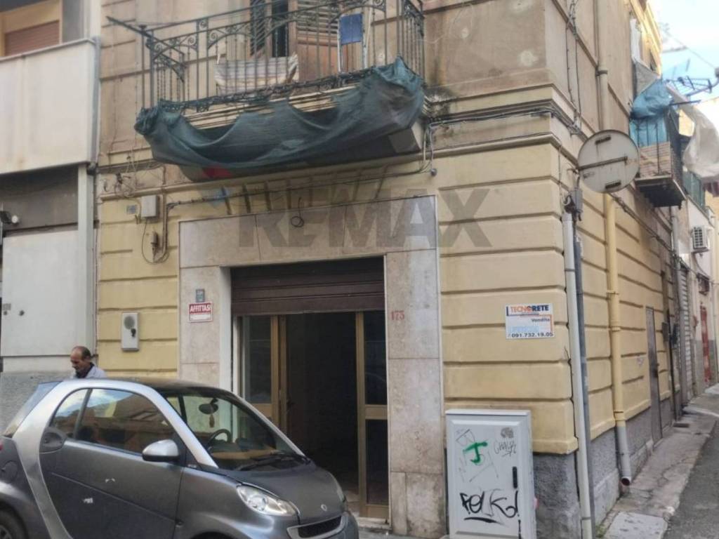 negozio in affitto a Palermo in zona Zisa