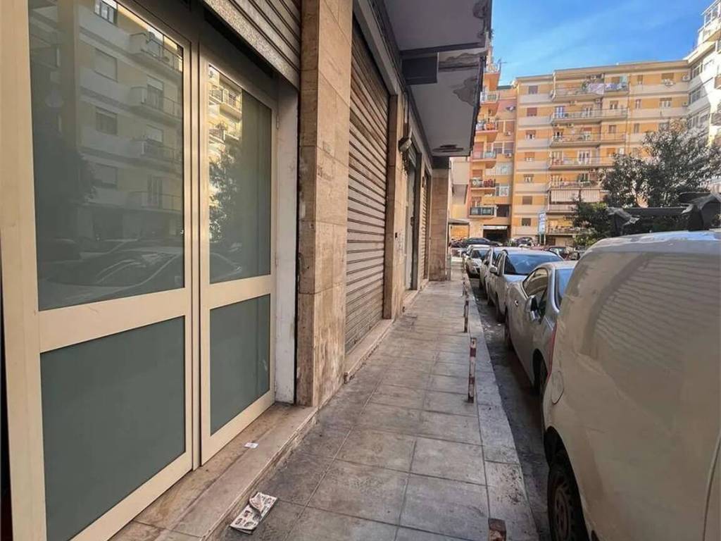 negozio in affitto a Palermo in zona Montepellegrino