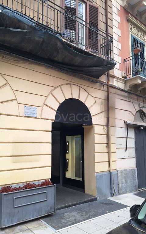 negozio in affitto a Palermo in zona Libertà