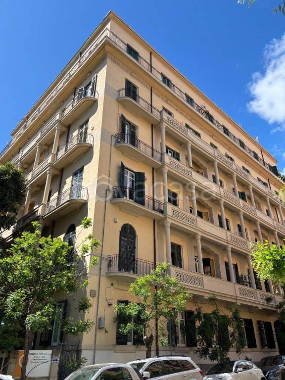 locale commerciale in affitto a Palermo in zona Libertà