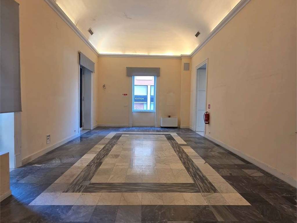 negozio in affitto a Palermo in zona Politeama