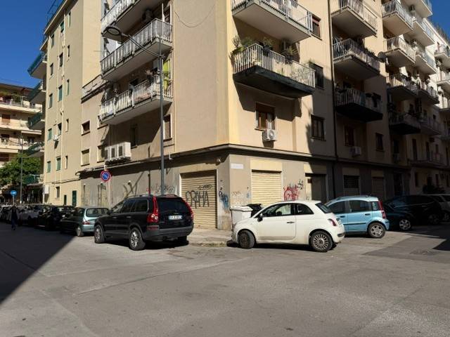 negozio in affitto a Palermo in zona Libertà