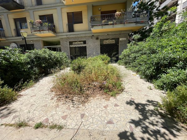 negozio in affitto a Palermo in zona Libertà